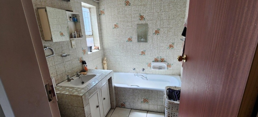 5 Bedroom Property for Sale in Irene Park North West